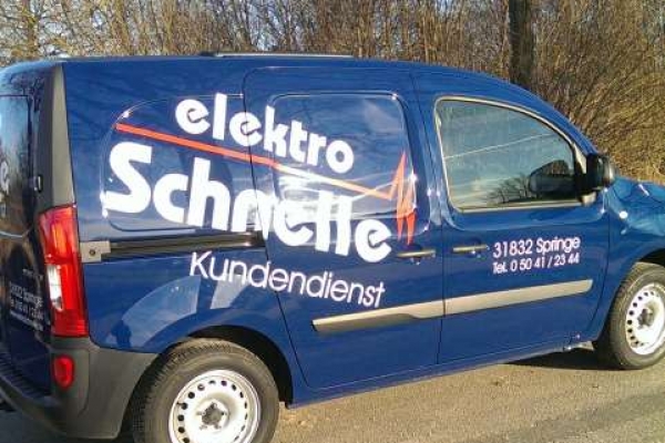 fahrzeugbeschriftung-elektro-schnelle-mercedes-seitlich-h850A4F8F468-2D1F-0782-C397-7CA3A6BED1CD.jpg