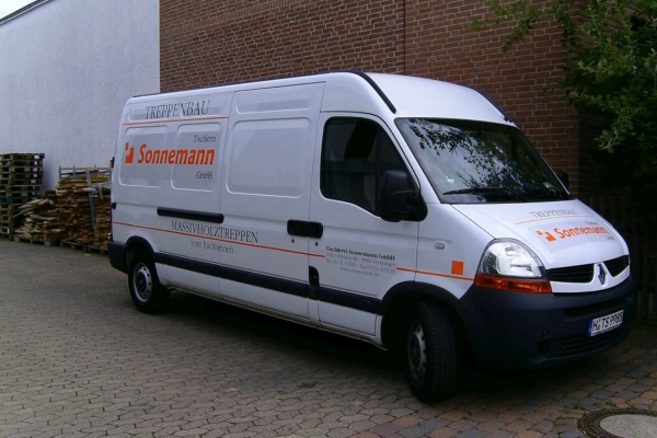 fahrzeugbeschriftung-tischlerei-sonnemann-transporter-01-h8503D21F067-6590-0719-C7D4-91C603AE55A7.jpg