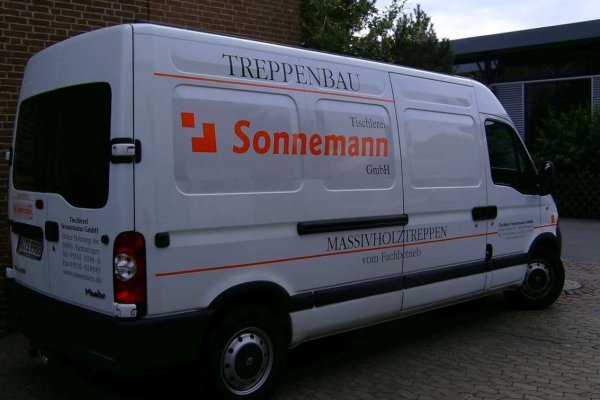 fahrzeugbeschriftung-tischlerei-sonnemann-transporter-02-h850CFDD13D8-5B67-A8EE-A468-3BA7E52BD609.jpg