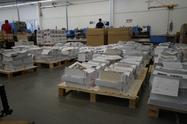 drucksachen-vor-der-weiterverarbeitung93AFEE9B-895D-59DD-00F4-21CC15F7F27B.jpg