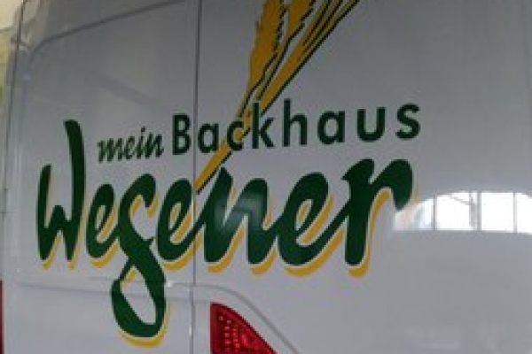 backereiwegener-fahrzeugbeschriftung28158AA8-F368-1FA1-9C4A-2EA1B443A494.jpg