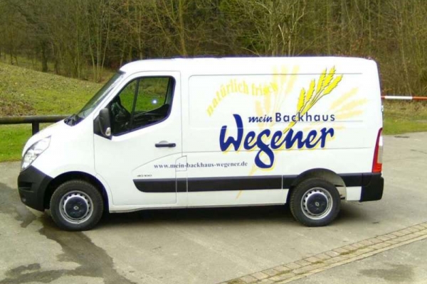 fahrzeugbeschriftung-baeckerei-wegener-00-h600928AE2DF-BCAA-3369-1216-B951591DFB68.jpg