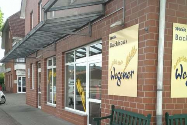werbeschild-fensterbeschriftung-baeckerei-wegener-hameln-02-h850C9FC6F7D-F345-F6B1-055B-3AF8182DD4E3.jpg