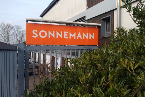 werbeschilder-sonnemann03DC948B40-A032-B2B3-5F53-C1F0DD14C57C.jpg