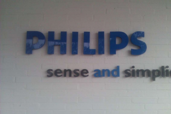 werbeschriftzug-philips-h8504D5060EA-C1A9-49F6-961B-BE9BF9955114.jpg