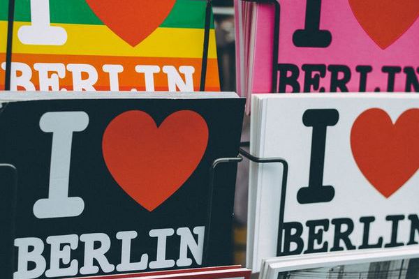 postkarten-berlinADDEC9BB-8C10-0CF4-F8C9-52674A1FE7C9.jpg