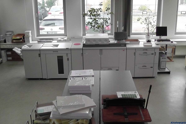 digitaldruck-arbeitsplatz-laserprinter-oben-h80086384893-E3C9-549B-155A-BF628E48E84D.jpg