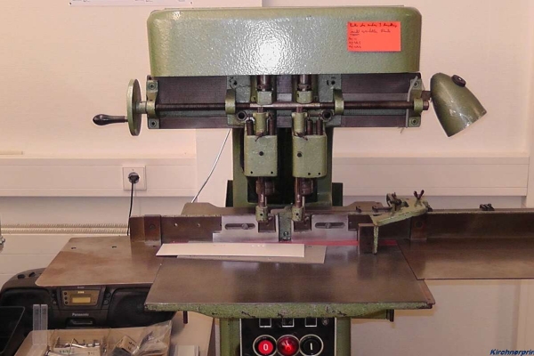 weiterverarbeitung-papierbohrmaschine-abheftlochung-h80056A48D59-4977-9188-C9FF-2B12860E2B74.jpg